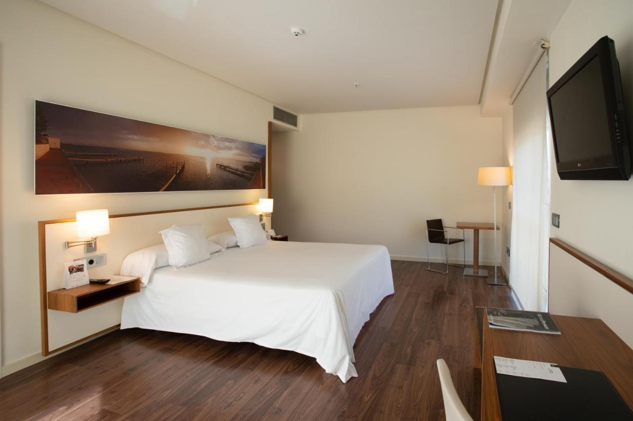 Hotel Primus Valenza Esterno foto