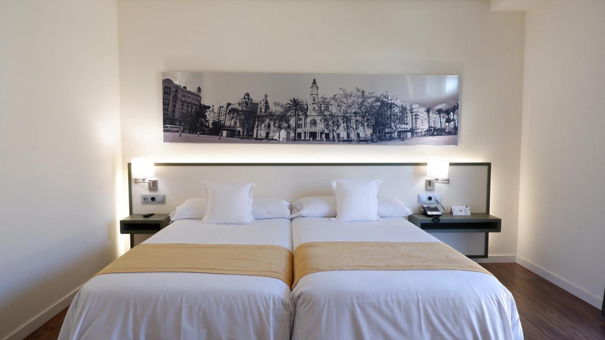 Hotel Primus Valenza Esterno foto