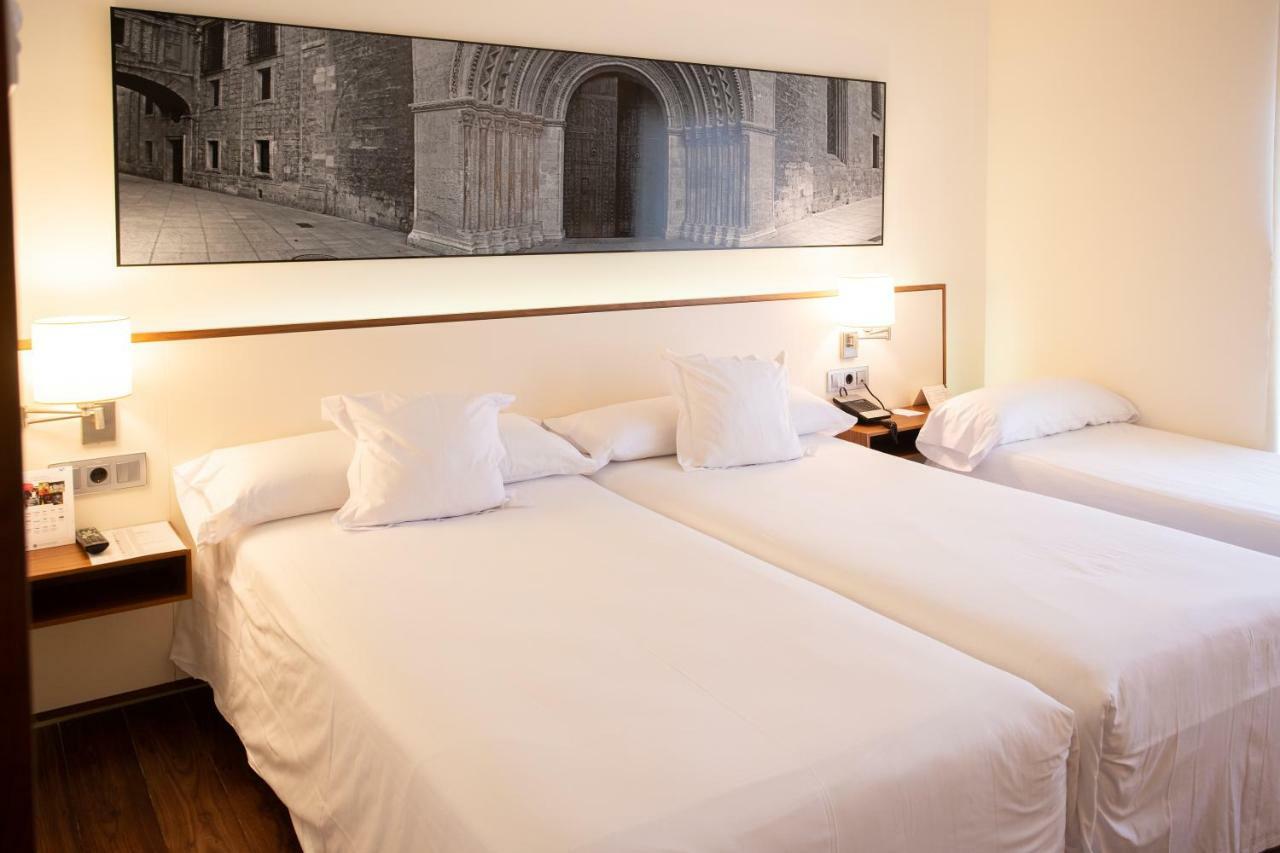 Hotel Primus Valenza Esterno foto